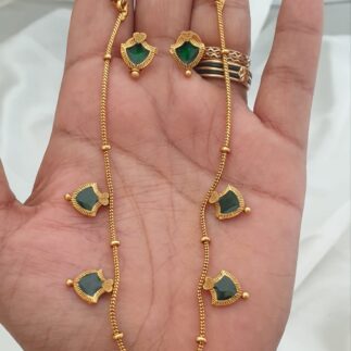 Antique Finish Pendant Necklace Set with Matching Earrings – Green Stone